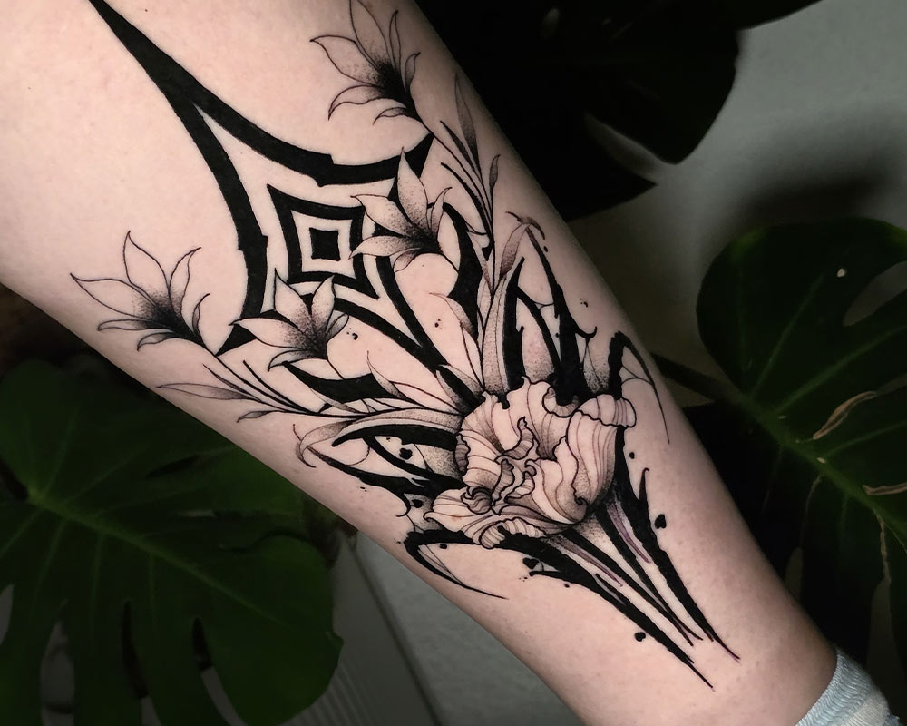 Tatuaje blackwork y ornamental — Tattoo Shop Company Cancún