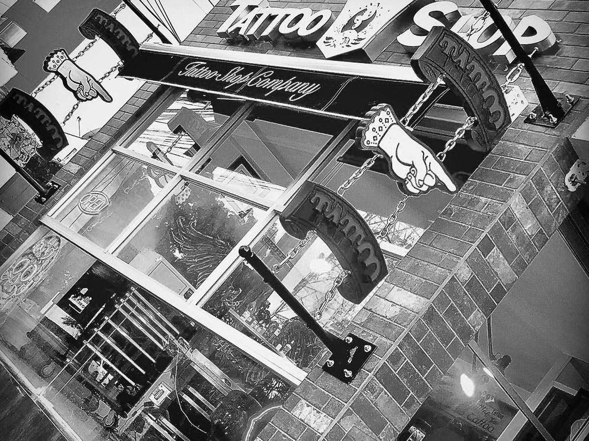 Interior del estudio Tattoo Shop Company — TSC Cancún